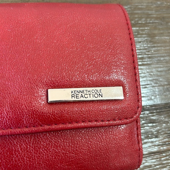 Kenneth Cole Reaction Wallet - Picture 3 of 5